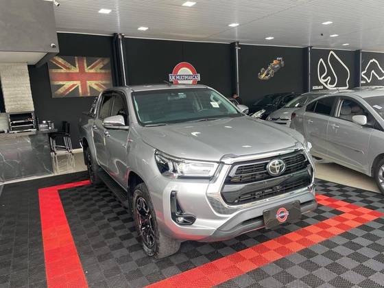 TOYOTA HILUX 2.8 D-4D TURBO DIESEL CD CONQUEST 4X4 AUTOMÁTICO